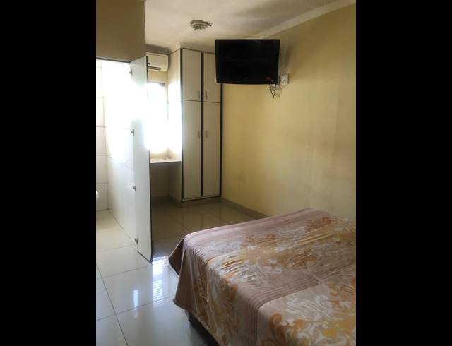 400M² LODGE FOR SALE IN PARK HILL